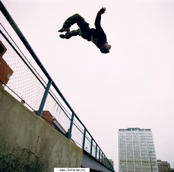 eu imi aduc cat de rele pot apa nu imi aduc imi aduc bani :rotfl:  :razz: parkour oradea